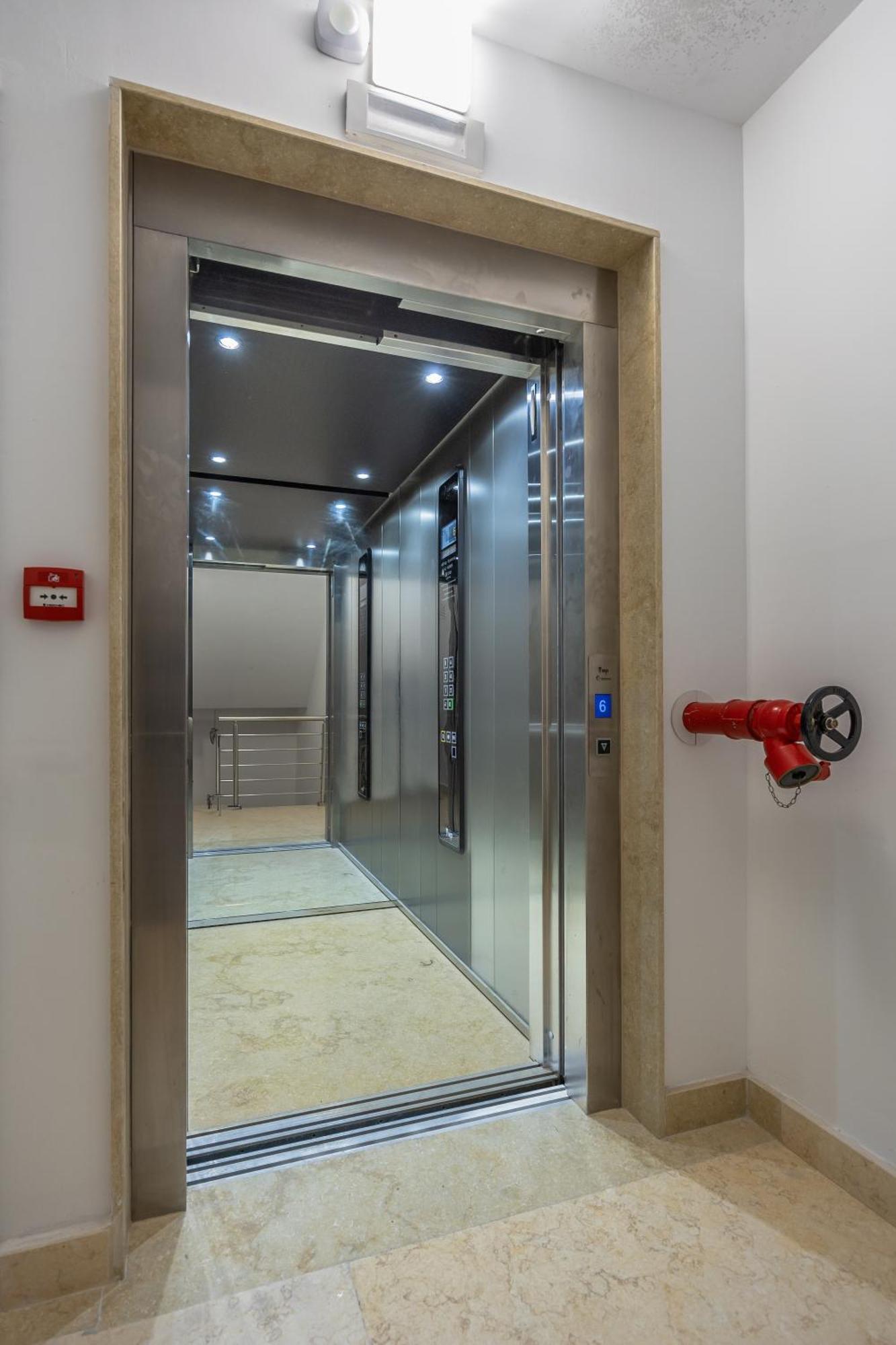 The Cube - Designer Finished Studio Penthouse By Sf Homes Gzira Luaran gambar